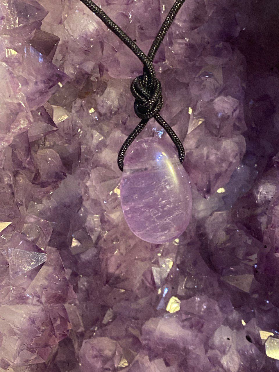 Amethyst Tropfenform als Anhänger (A-Qualität) Amethyst Tropfenform als Anhänger (A-Qualität)