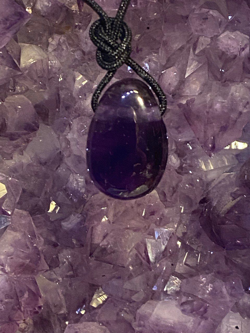 Amethyst dunkel Tropfenform als Anhänger (A-Qualität)
