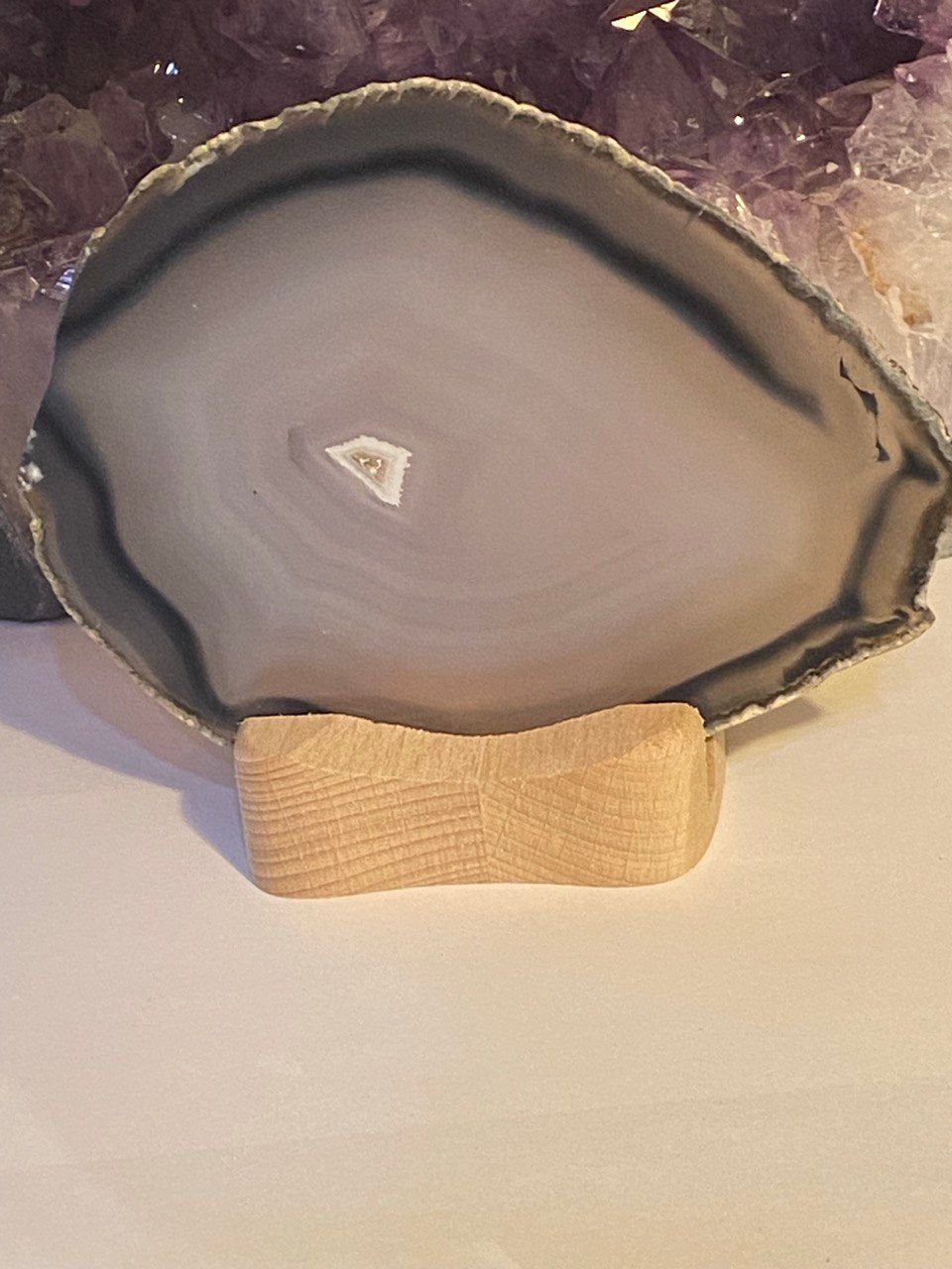 Achatscheiben-Teelicht blau mit auskristallisierendem Bergkristall Achatscheiben-Teelicht blau mit auskristallisierendem Bergkristall