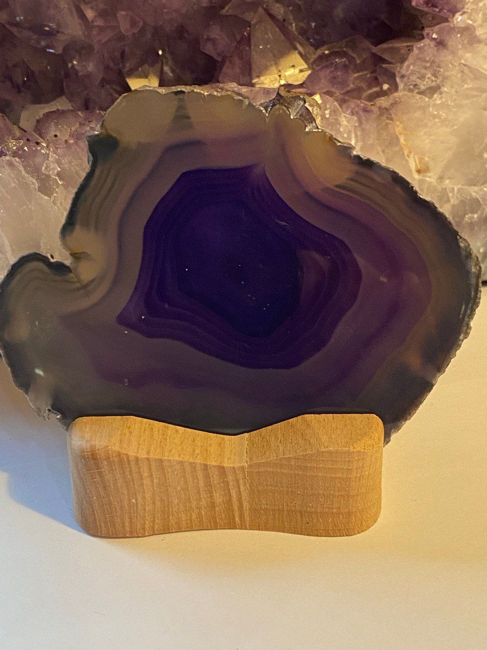 Achatscheiben-Teelicht blau mit auskristallisierendem Bergkristall