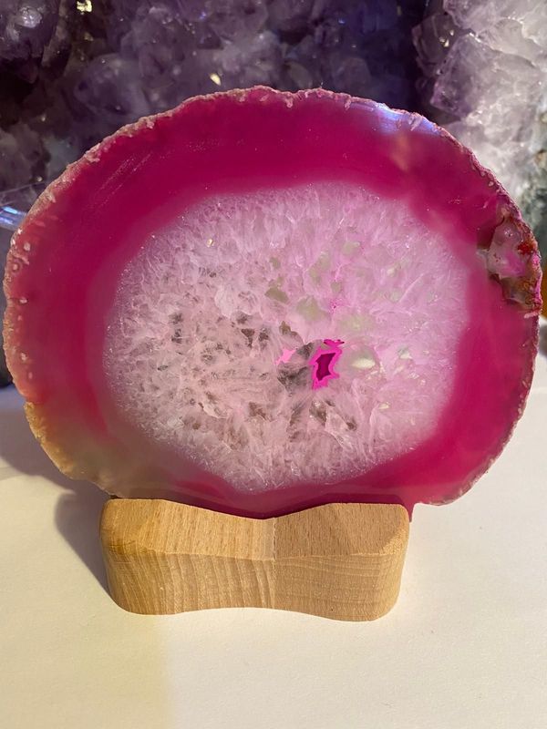 Achatscheiben-Teelicht pink mit auskristallisierendem Bergkristall Achatscheiben-Teelicht pink mit auskristallisierendem Bergkristall