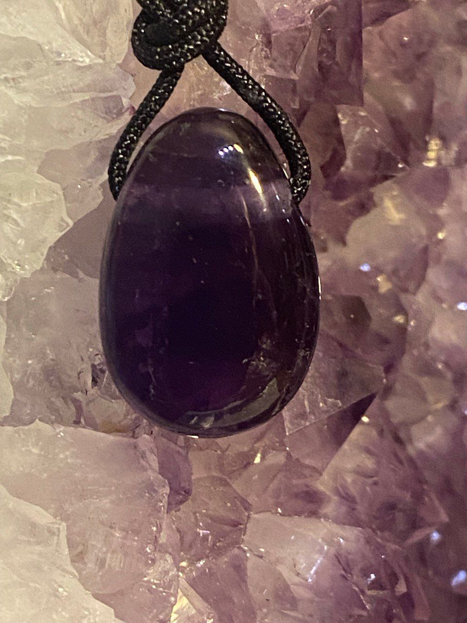 Amethyst dunkel Tropfenform als Anhänger (A-Qualität)