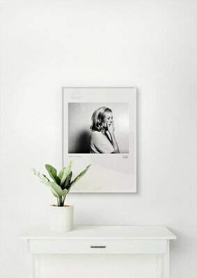 Suzanne von Borsody, SW-Portrait im Passepartout, 24 x 30 cm