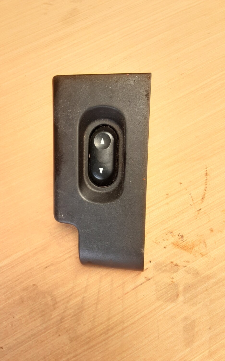 LAND ROVER FREELANDER 1 NSR PASSENGER REAR WINDOW SWITCH ELH500070