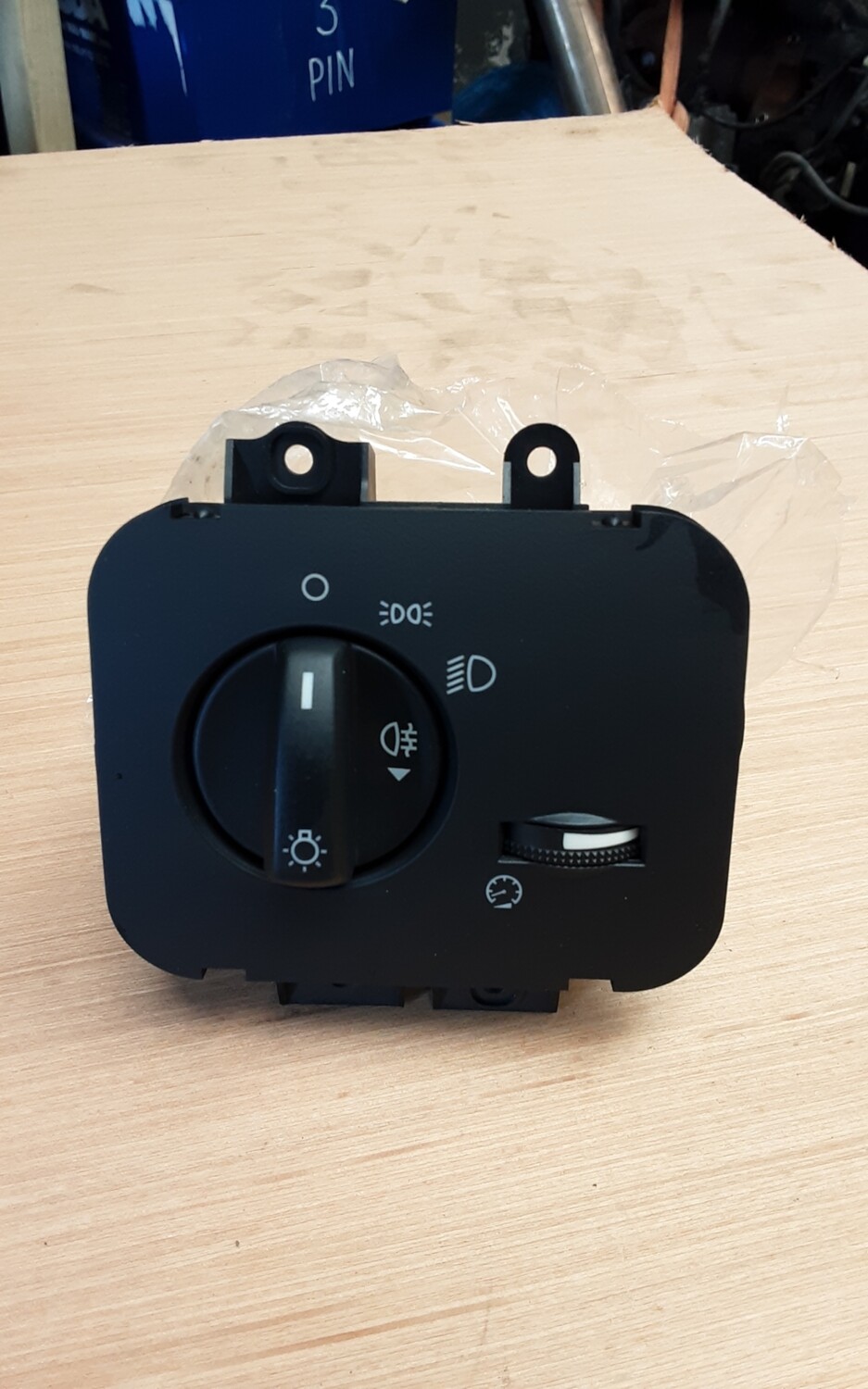 LAND ROVER DISCOVERY 3 2.7 TDV6 2004 - 2009 HEADLIGHT SWITCH YUD501460 PVJ