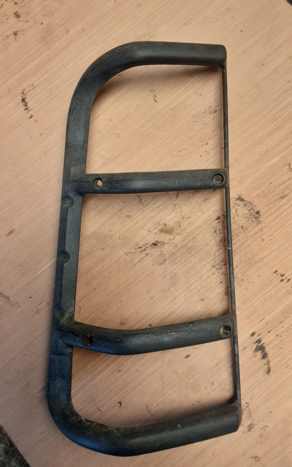 LAND ROVER DISCOVERY 2 NSR REAR UPPER LIGHT GUARD