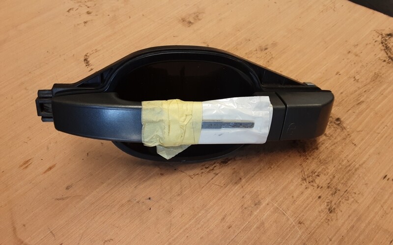 RANGE ROVER L322 FRONT LEFT EXTERIOR DOOR HANDLE WITH KEY 7042488
