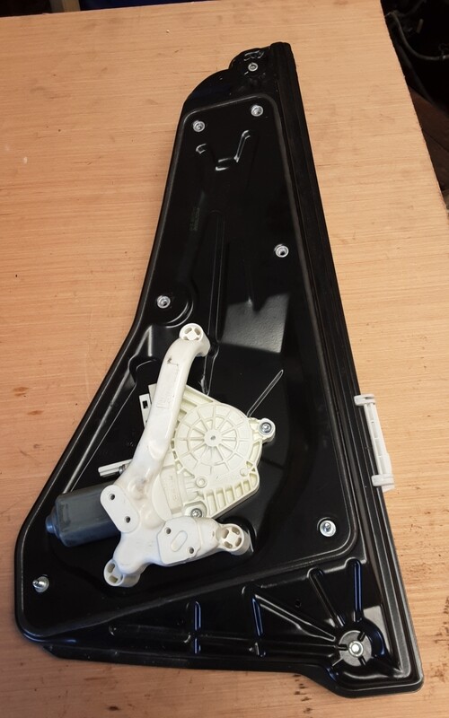 RANGE ROVER SPORT 2008 RIGHT HAND SIDE REAR WINDOW REGULATOR