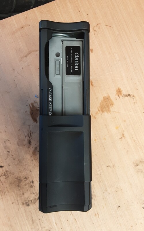 RANGE ROVER VOGUE L322 2007  CLARION CD CHANGER WITH MAGAZINE XQE500202