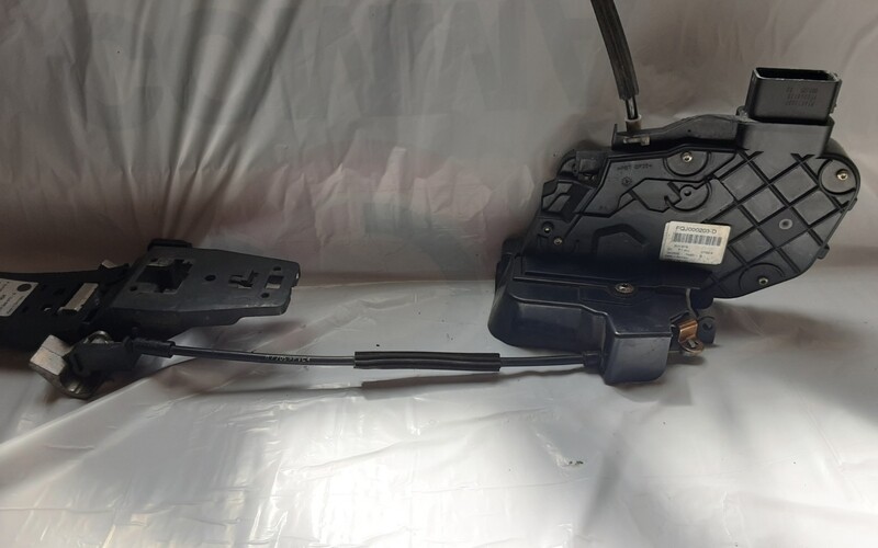 LAND ROVER DISCOVERY 3 FRONT RIGHT SIDE DRIVERS OSF DOOR LATCH FQJ000203D