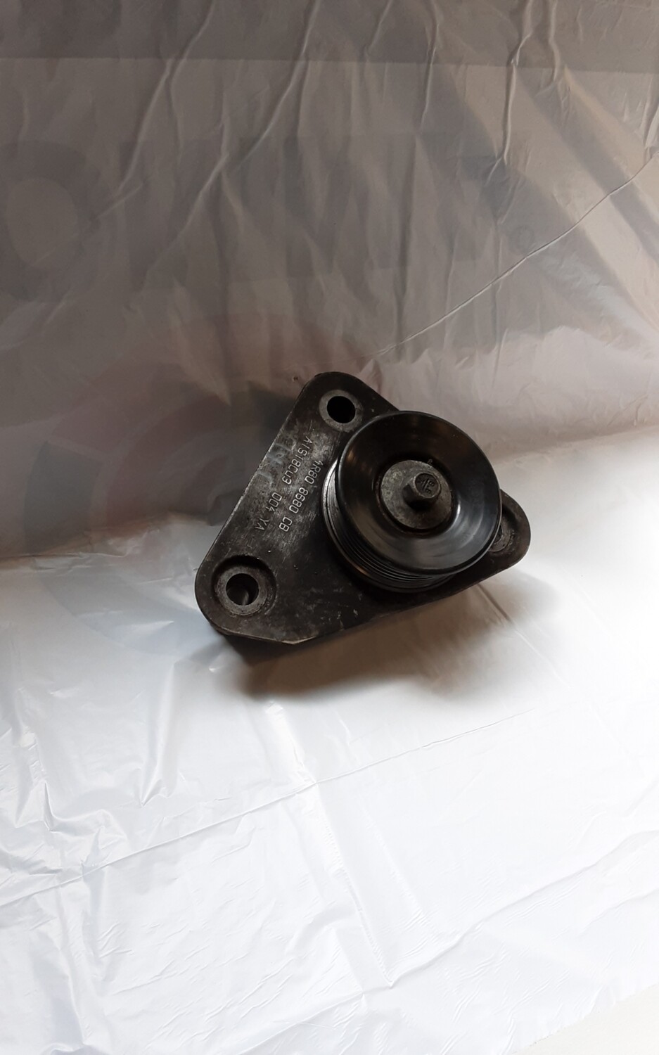 JAGUAR XF 2.7 3.0 PULLEY WITH ENGINE MOUNT BRACKET 4R8Q 8680 CB