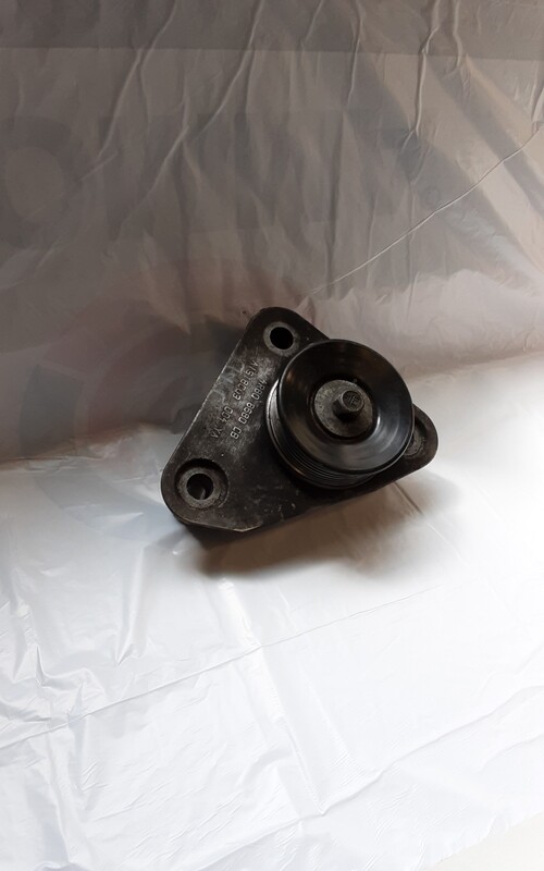 JAGUAR XF 2.7 3.0 PULLEY WITH ENGINE MOUNT BRACKET 4R8Q 8680 CB