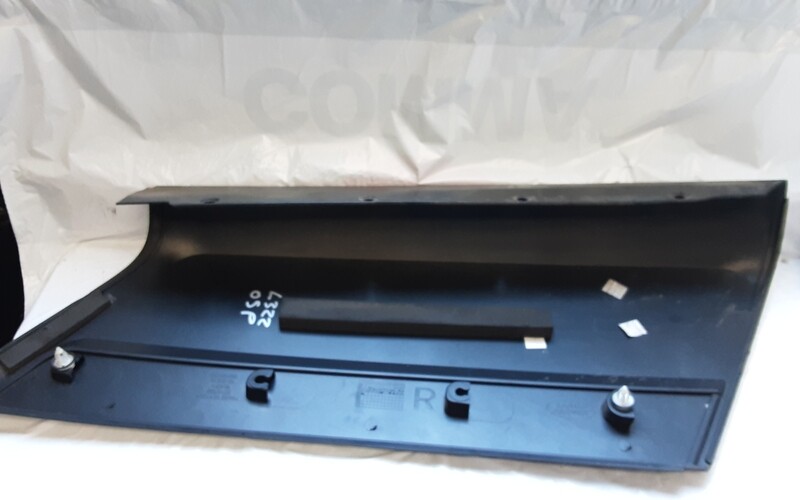 RANGE ROVER L322 DRIVERS SIDE OS REAR CORNER PILLAR DDH000083