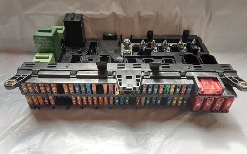RANGE ROVER L322 FUSE AND RELAY CONTROL BOX 8380409