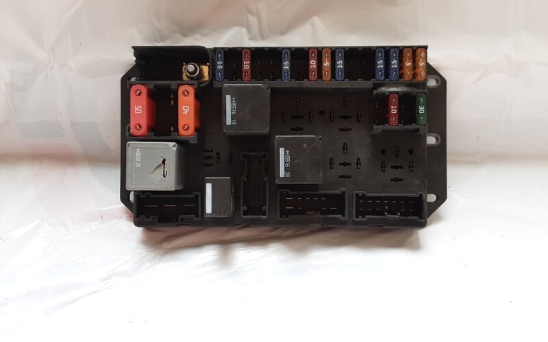 RANGE ROVER L322 ENGINE BAY FUSE AND RELAY CONTROL BOX YQE500090