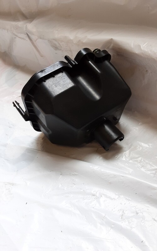 LAND ROVER DISCOVERY 4 JAGUAR XF 3.0 DIESEL BREATHER SEPERATOR TANK 9X2Q 6C714 DA