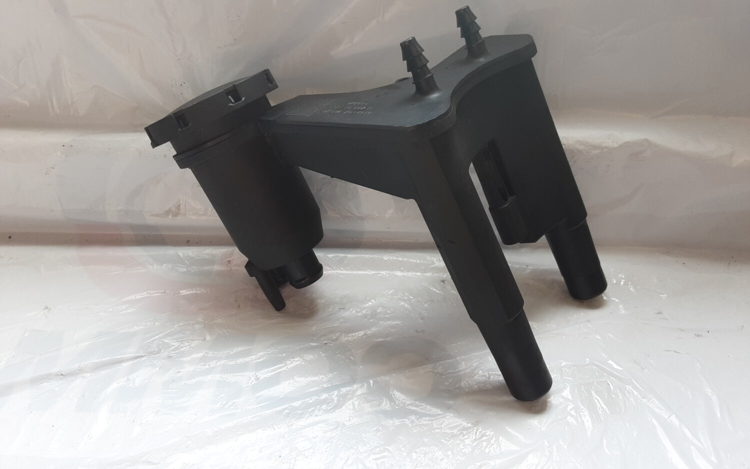 LAND ROVER DISCOVERY 3 OIL BREATHER SEPERATOR TANK 4R8Q 6A785 AE