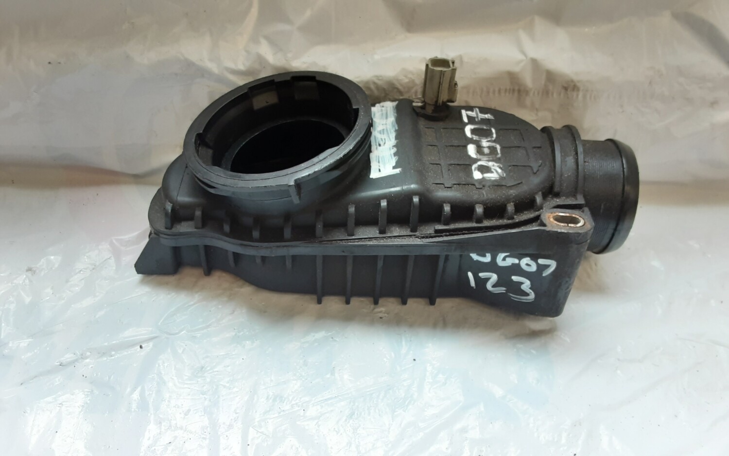 LAND ROVER DISCOVERY 3 AIR INTAKE ELBOW PIPE 4H2Q 6K770 BB