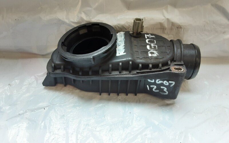 LAND ROVER DISCOVERY 3 AIR INTAKE ELBOW PIPE 4H2Q 6K770 BB