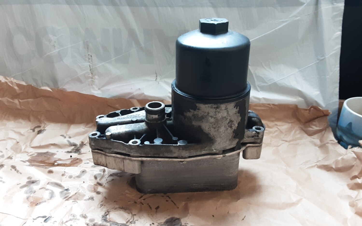 LAND ROVER DISCOVERY 3 2.7 TDV6 OIL FILTER COOLER HOUSING 9X2Q 6B624 BA