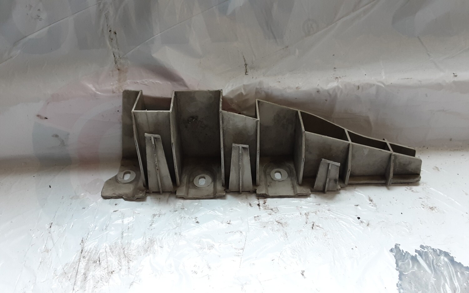 LAND ROVER FREELANDER 1 DRIVERS SIDE HEADLIGHT BUMPER SUPPORT BRACKET DPN100200