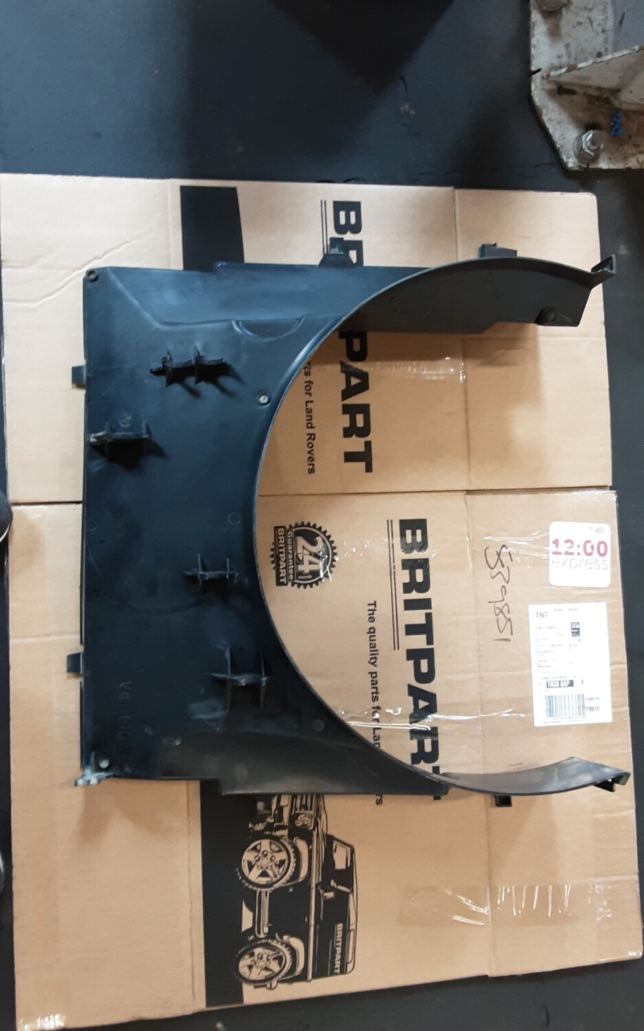 LAND ROVER DISCOVERY 3 2.7 TDV6 LOWER FAN COWLING PGK500096