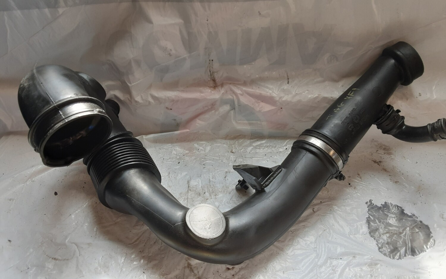 JAGUAR XF 3.0 AIR INTAKE PIPE 9X23 9690
