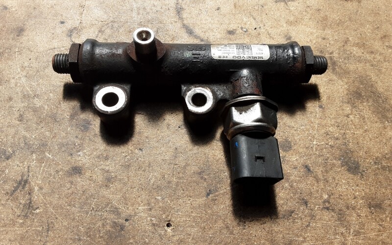 JAGUAR X TYPE FUEL RAIL 4R8Q 9C066 AB