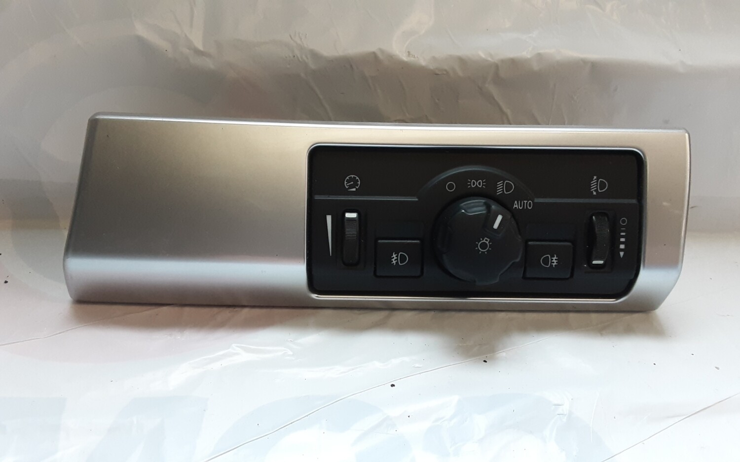 LAND ROVER FREELANDER 2 HEADLIGHT SWITCH AND TRIM 6G9N 13A024 HE