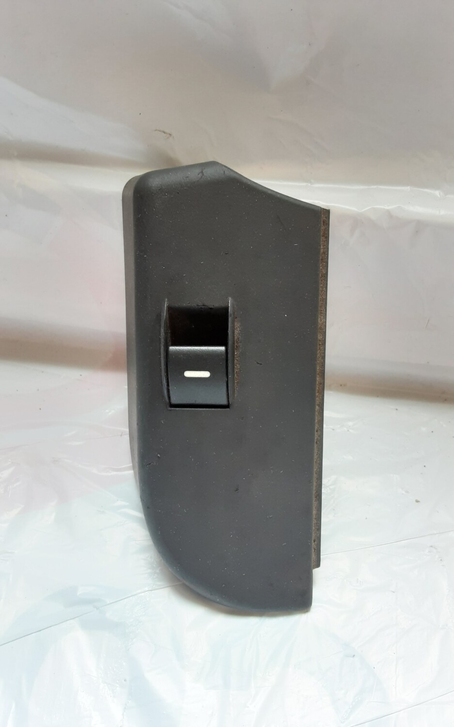 RANGE ROVER L322 NSR WINDOW SWITCH YUF000072