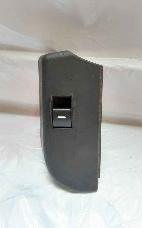RANGE ROVER L322 NSR WINDOW SWITCH YUF000072