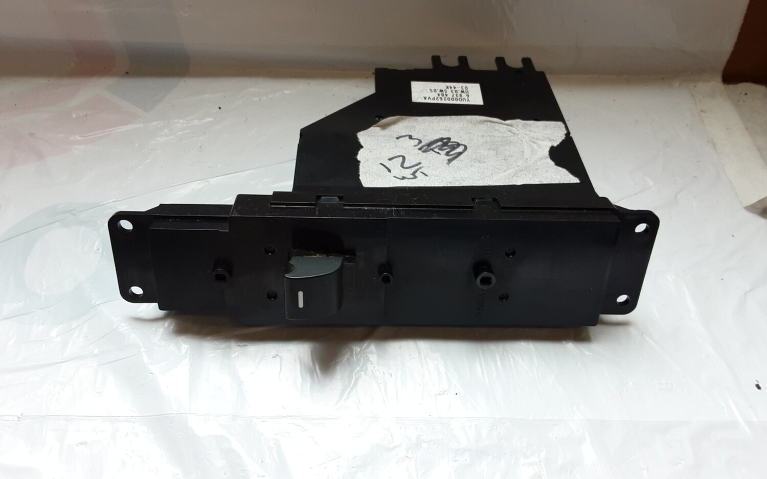 RANGE ROVER L322 PASSENGER SIDE FRONT WINDOW SWITCH YUD000262PVA