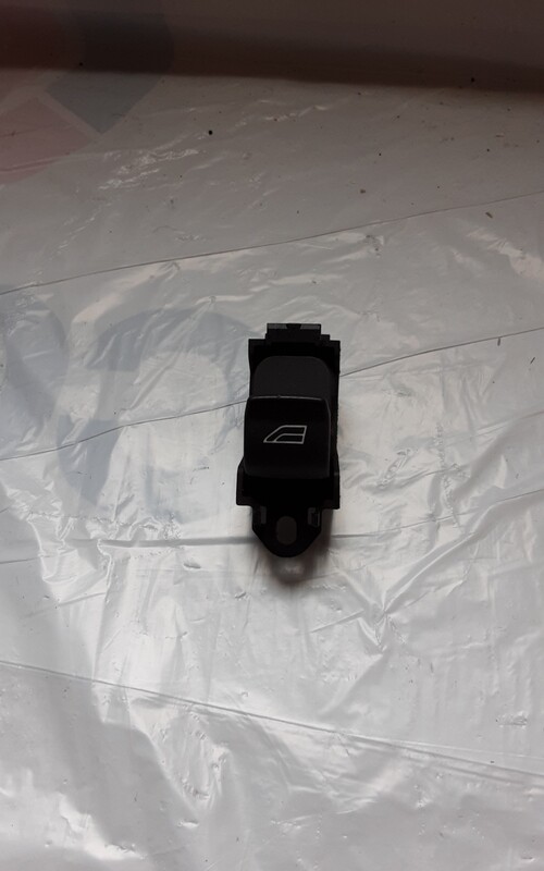 LAND ROVER FREELANDER 2 REAR WINDOW SWITCH 6W83 14717 AB