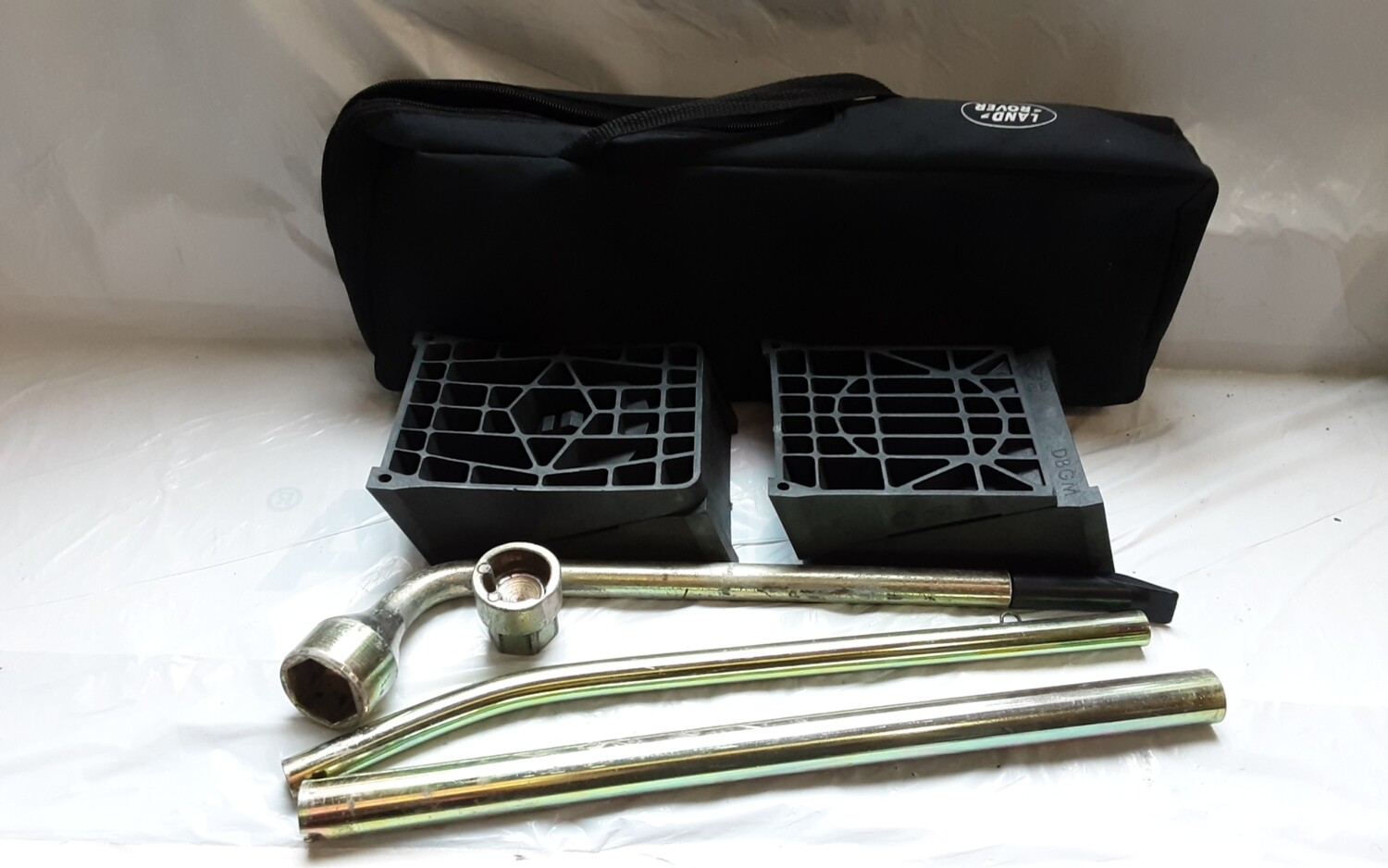 LAND ROVER WHEEL BRACE KIT IN BAG