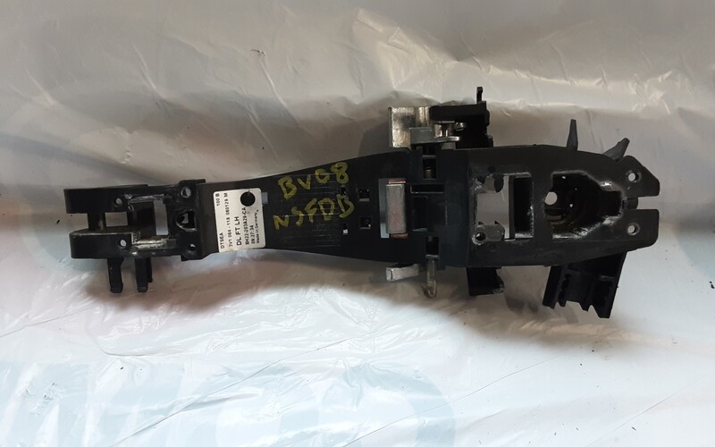 RANGE ROVER SPORT NSF DOOR HANDLE CARRIER 8H22 203A29 CA