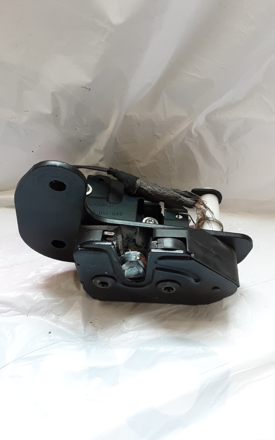 LAND ROVER DISCOVERY 3 REAR BOOT LATCH WITH SOLENOID