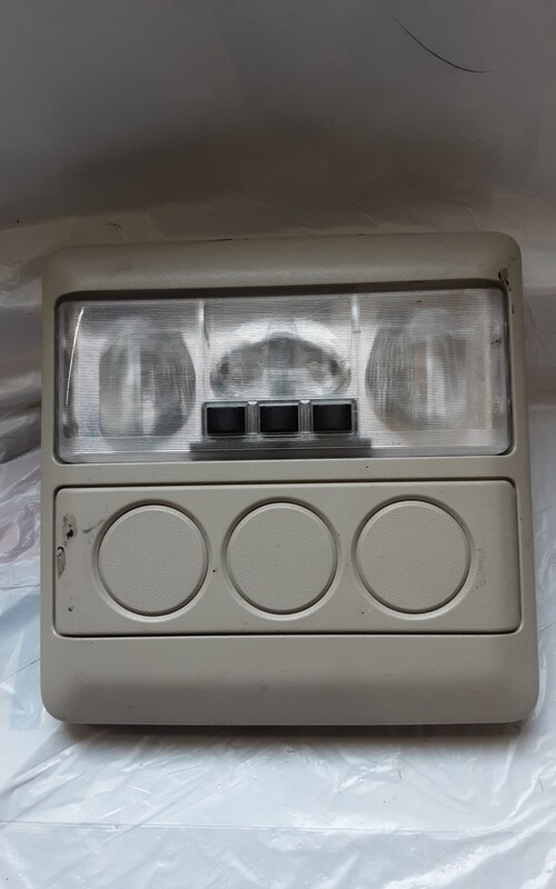 LAND ROVER DISCOVERY 3 /4 INTERIOR LIGHT MIDDLE CENTRE TRIM XDE500420LUM