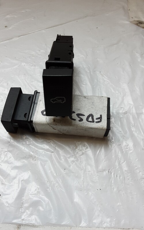 LAND ROVER FREELANDER 1 AIR RECIRCULATING SWITCH YUG500310PUY