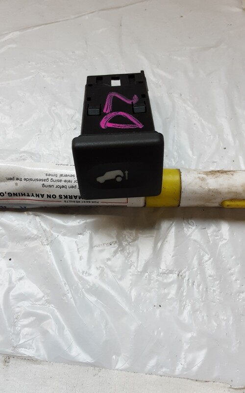 LAND ROVER DISCOVERY 2 AIR SUSPENSION SWITCH YUF101751