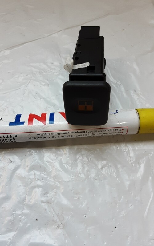 LAND ROVER DISCOVERY 2 SUNROOF LOCK SWITCH YUG102450
