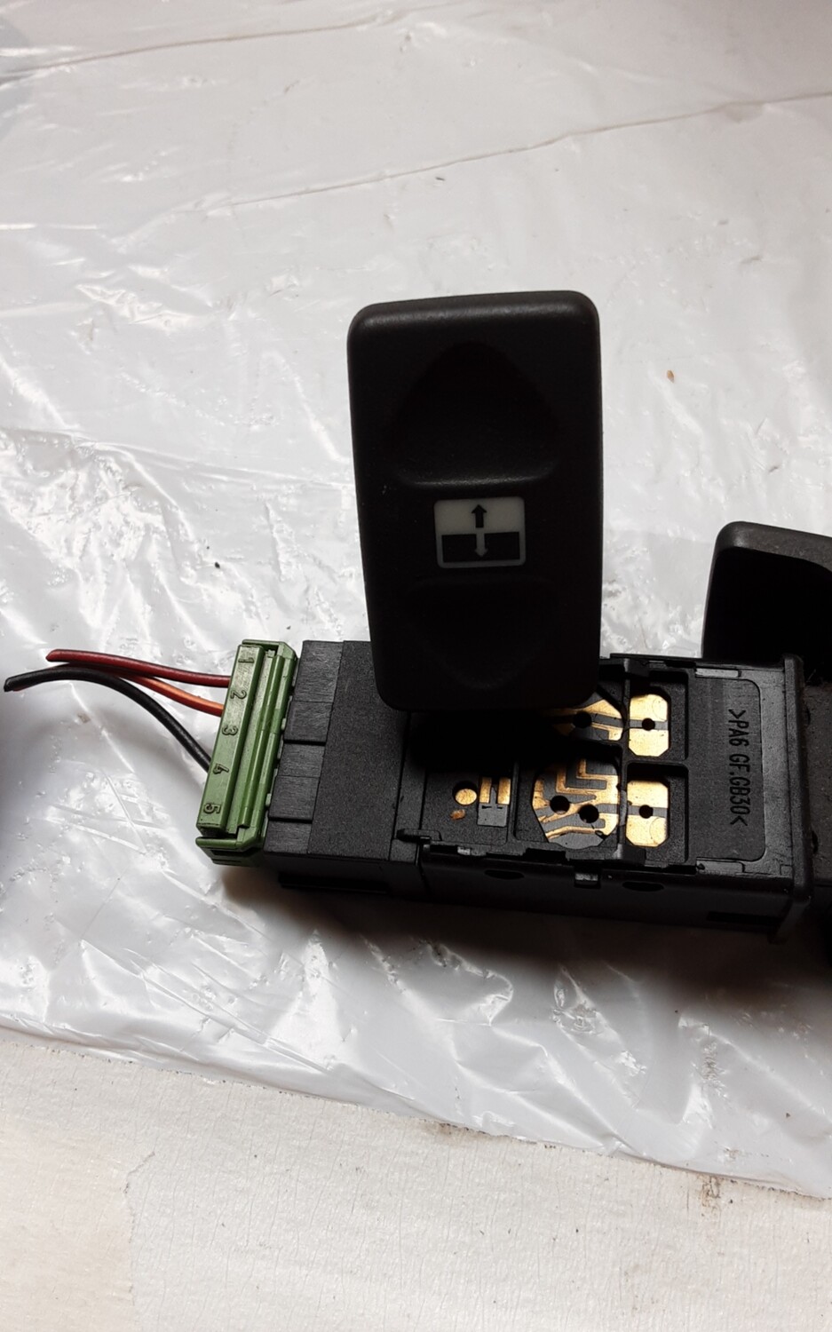 LAND ROVER DISCOVERY 2 SUNROOF SWITCH YUF101780