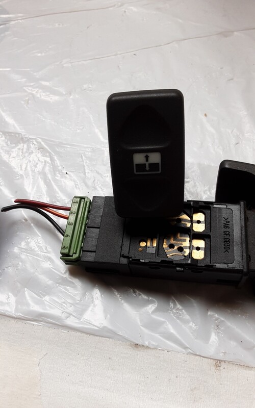 LAND ROVER DISCOVERY 2 SUNROOF SWITCH YUF101780