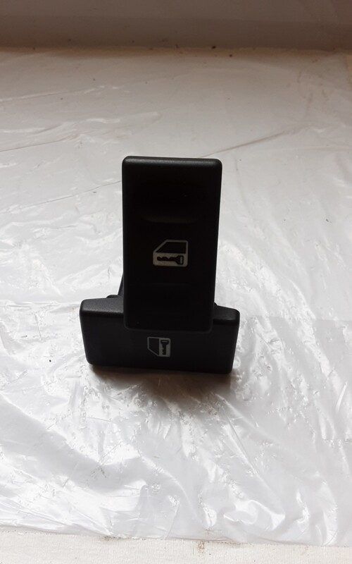 LAND ROVER DISCOVERY 2 CENTRAL DOOR LOCKING SWITCH YUF101790