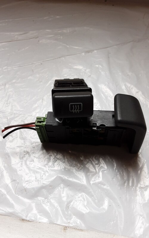 LAND ROVER FREELANDER 1 HEATED REAR WINDOW SWITCH YUE100540LNF