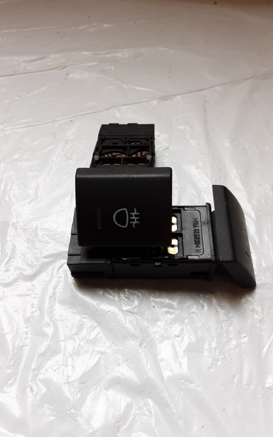 LAND ROVER FREELANDER 1 REAR FOG LIGHT SWITCH YUE500110PUY