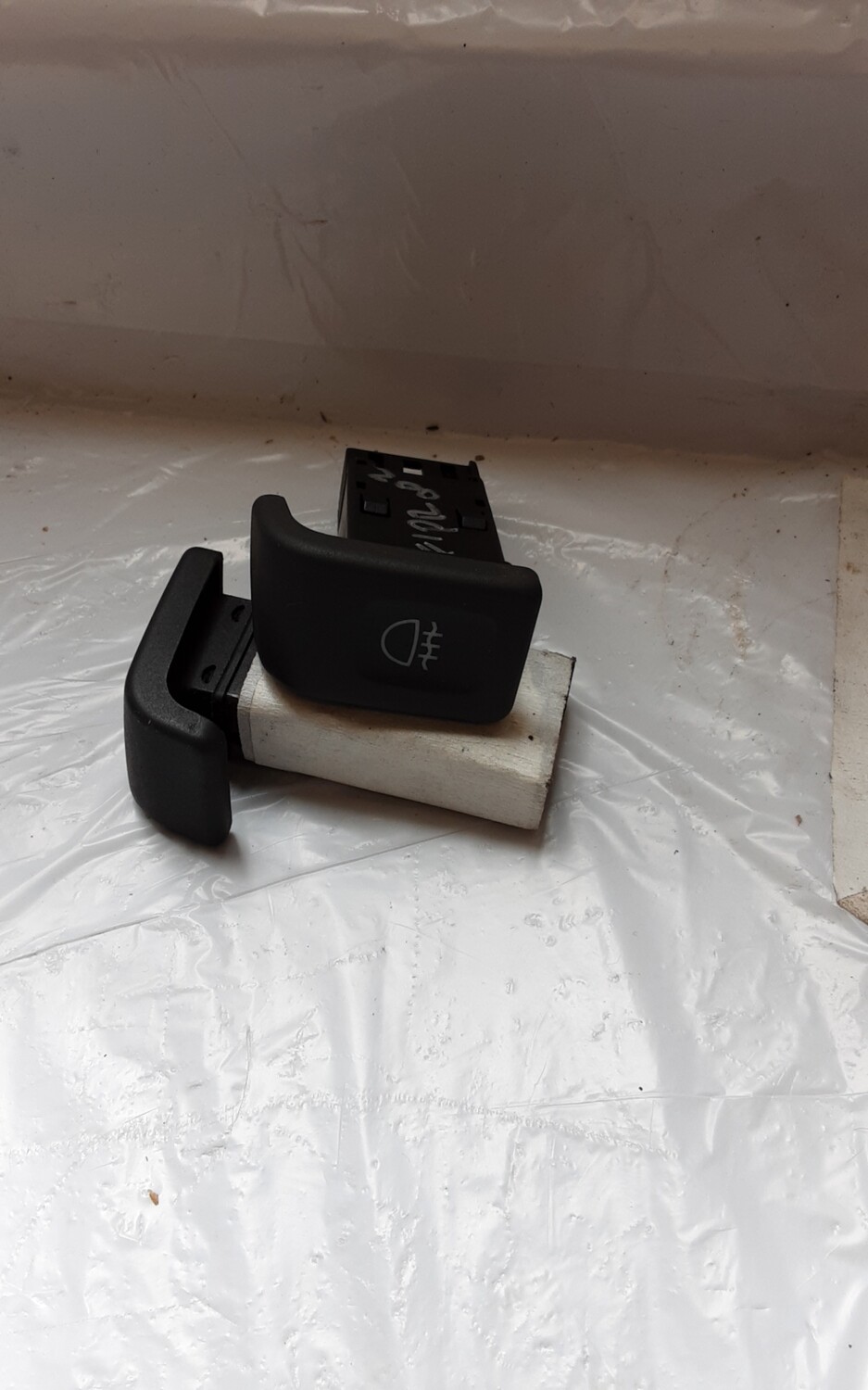 LAND ROVER FREELANDER 1 REAR FOG LIGHT SWITCH YUE100550LNF