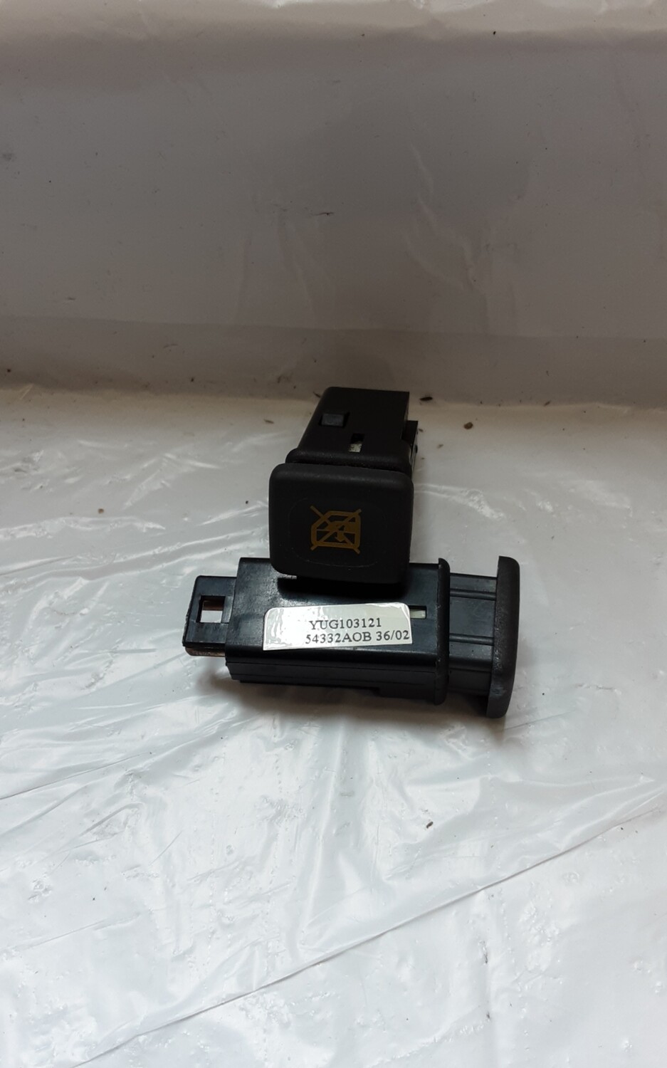 LAND ROVER FREELANDER 1 PUSH WINDOW LIFT LOCK SWITCH YUG103121
