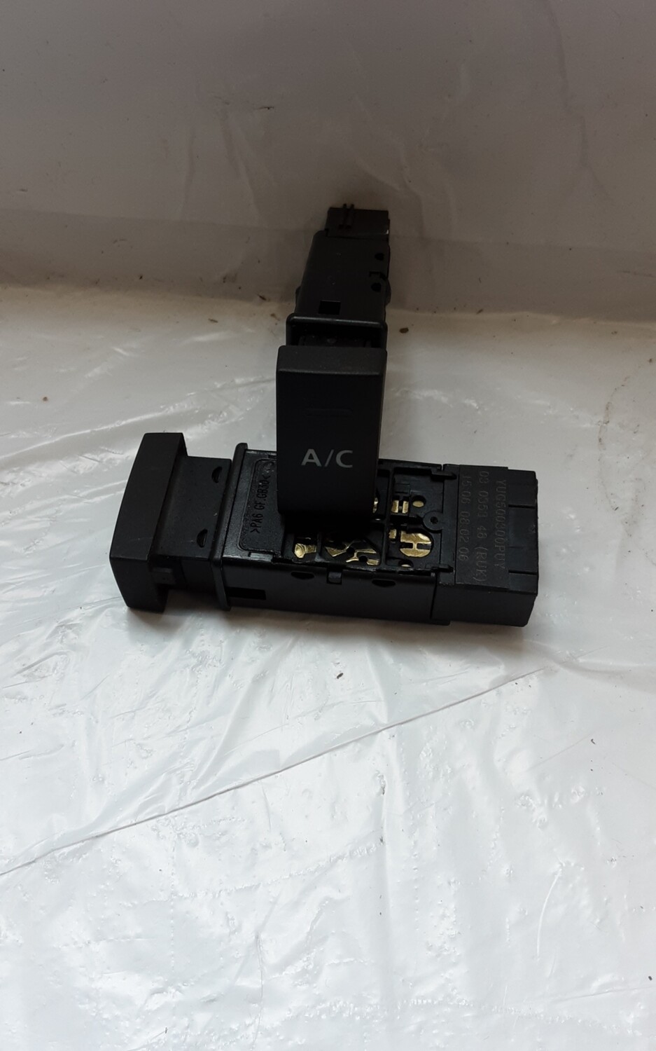 LAND ROVER FREELANDER 1 AIR CON ON/OFF SWITCH YUG500300PUY