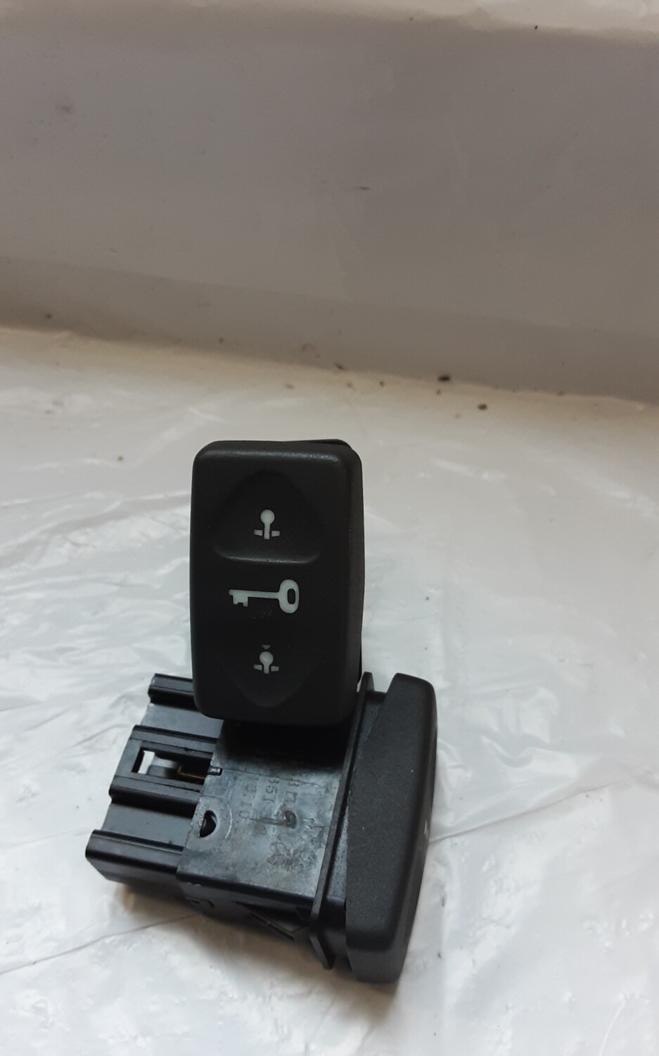 LAND ROVER FREELANDER 1 CENTRAL LOCKING SWITCH YUF101531LNF