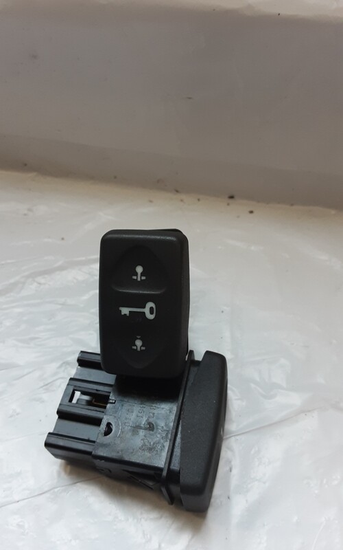 LAND ROVER FREELANDER 1 CENTRAL LOCKING SWITCH YUF101531LNF